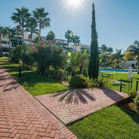 Sensational And Exotic 3-bedroom Retreat In Nueva Andalucia With A Palm Garden * 马尔韦利亚