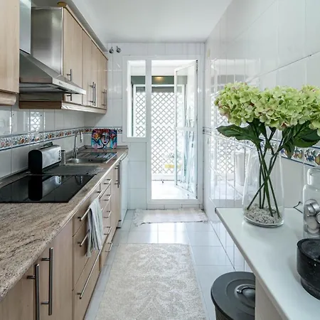 Sensational And Exotic 3-bedroom Retreat In Nueva Andalucia With A Palm Garden 公寓 马尔韦利亚